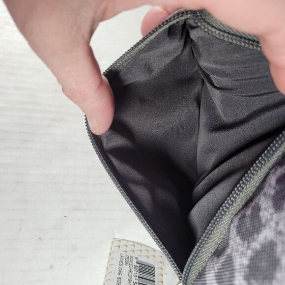 GloveIt Leopard Print Golf Outdoor Workout Casual Adjustable Crossbody Bag - Picture 4 of 6